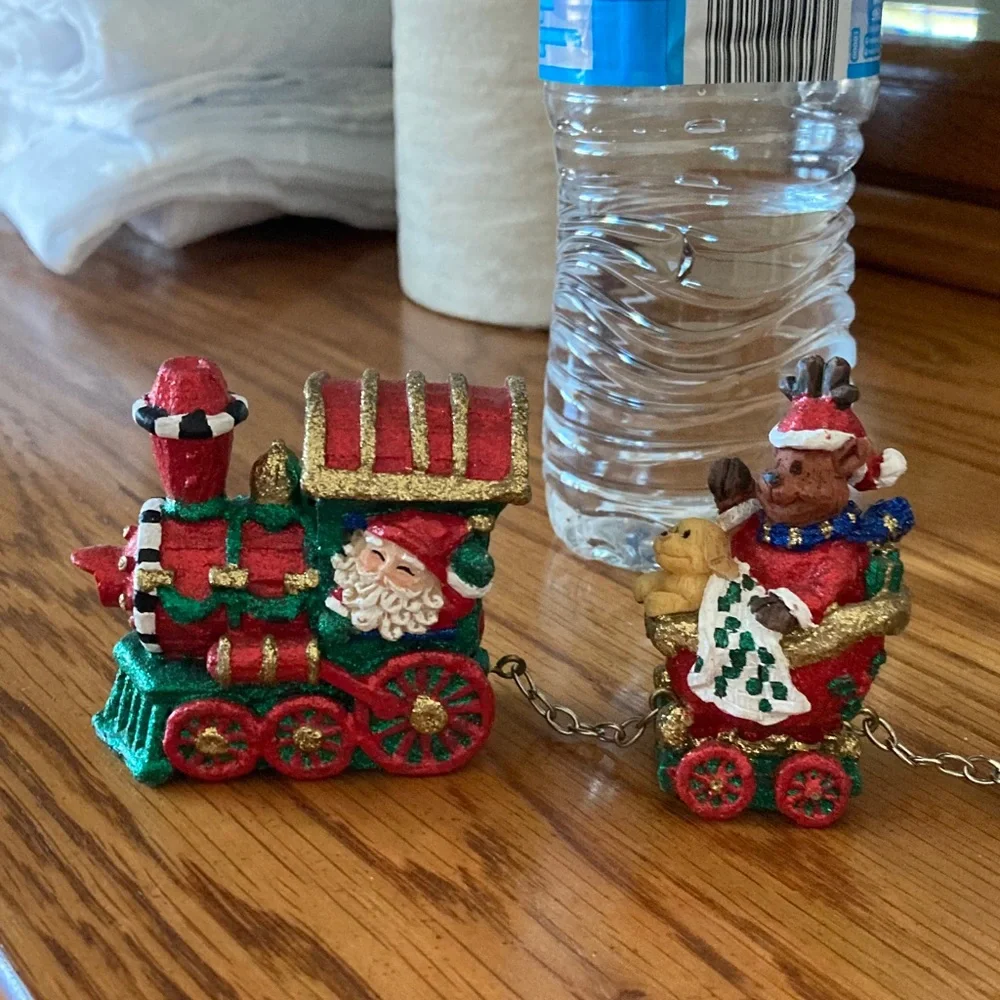 ADORABLE Christmas train decor - Picture 3 of 4